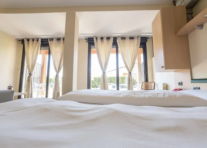 Hotel Camping Europa فندق دومازو